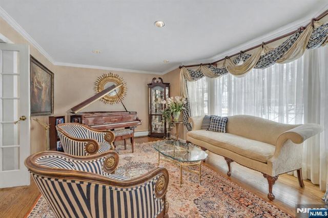 89 Barrett Lane, Wyckoff, NJ 07481