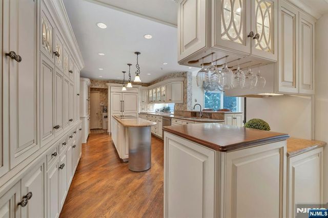 89 Barrett Lane, Wyckoff, NJ 07481