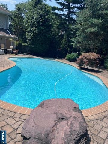 89 Barrett Lane, Wyckoff, NJ 07481