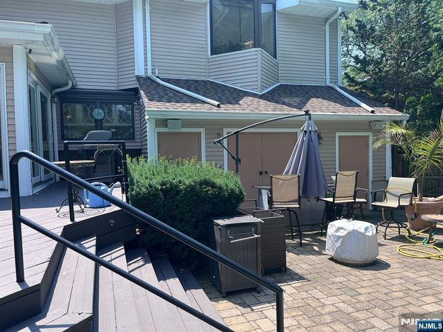 89 Barrett Lane, Wyckoff, NJ 07481