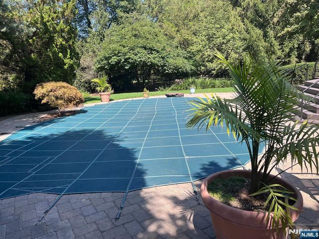 89 Barrett Lane, Wyckoff, NJ 07481