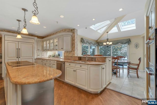 89 Barrett Lane, Wyckoff, NJ 07481