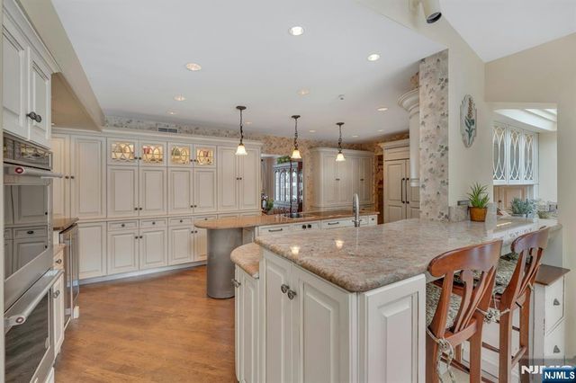 89 Barrett Lane, Wyckoff, NJ 07481