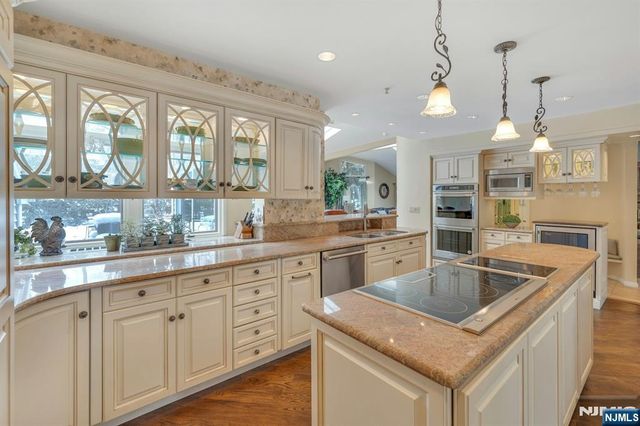 89 Barrett Lane, Wyckoff, NJ 07481