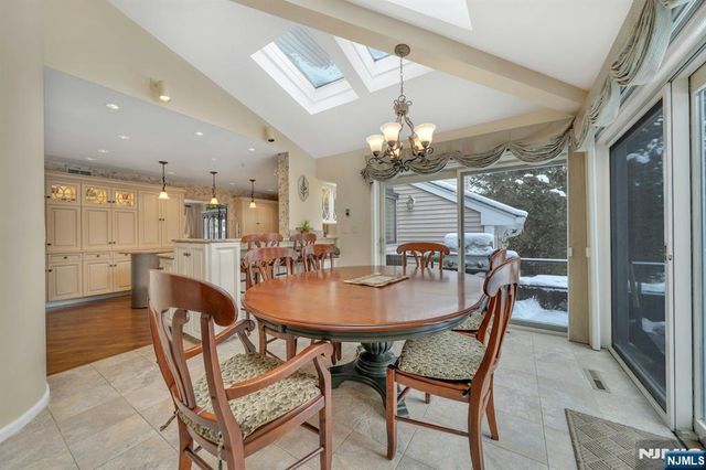 89 Barrett Lane, Wyckoff, NJ 07481