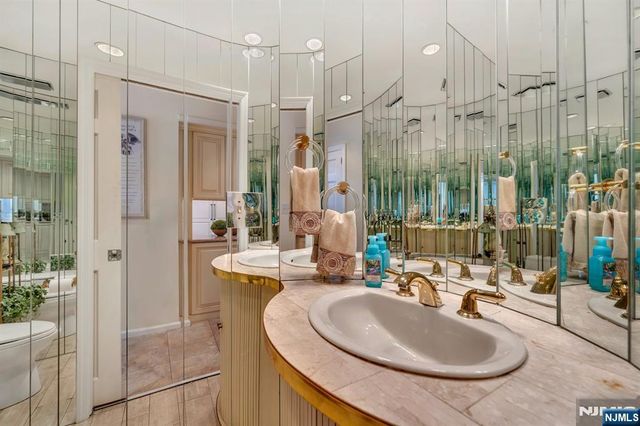 89 Barrett Lane, Wyckoff, NJ 07481