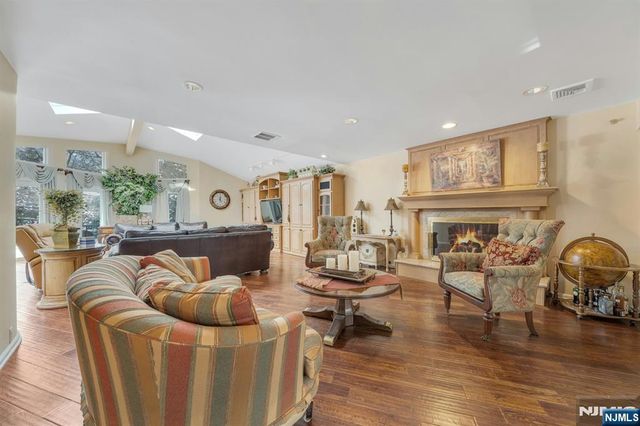 89 Barrett Lane, Wyckoff, NJ 07481