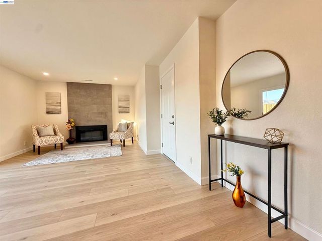 1323 Canton Dr, Milpitas, CA 95035