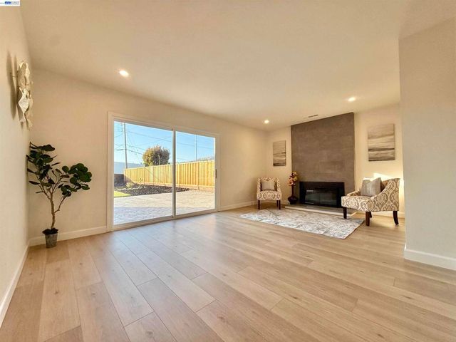 1323 Canton Dr, Milpitas, CA 95035