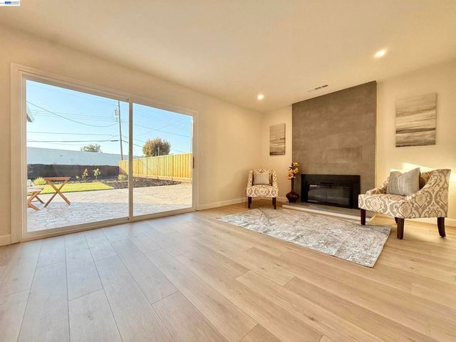1323 Canton Dr, Milpitas, CA 95035