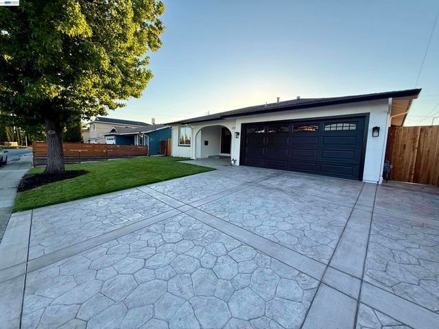 1323 Canton Dr, Milpitas, CA 95035