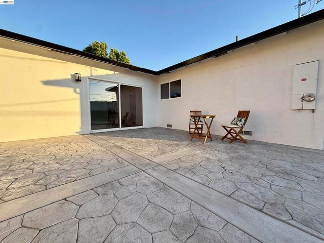 1323 Canton Dr, Milpitas, CA 95035