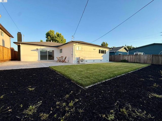 1323 Canton Dr, Milpitas, CA 95035