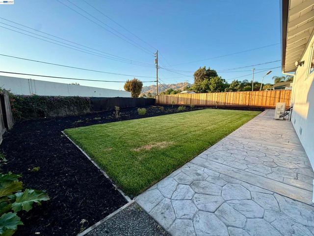 1323 Canton Dr, Milpitas, CA 95035