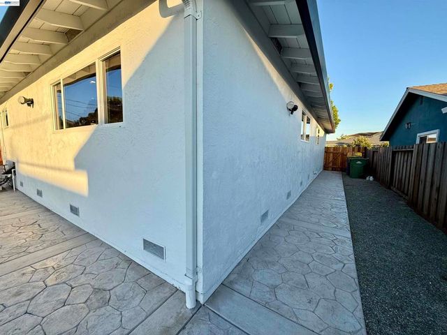 1323 Canton Dr, Milpitas, CA 95035