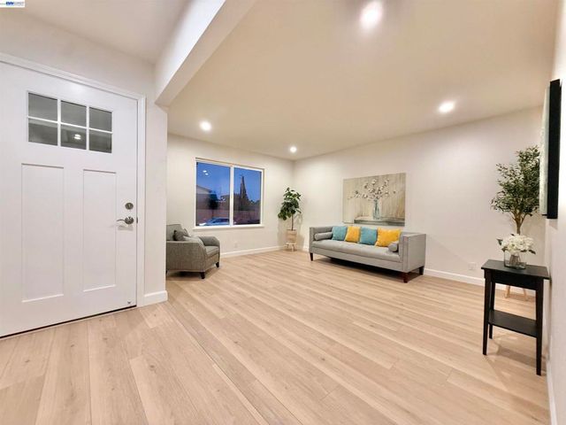 1323 Canton Dr, Milpitas, CA 95035