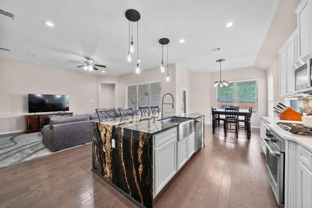 25615 Pinyon Hill Trail, Tomball, TX 77375