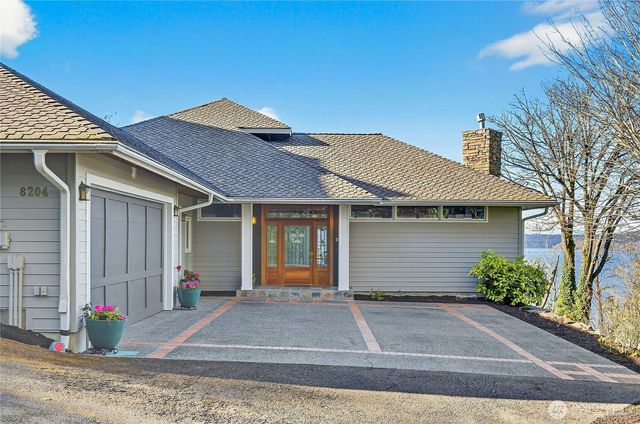8204 East Side Drive NE, Tacoma, WA 98422