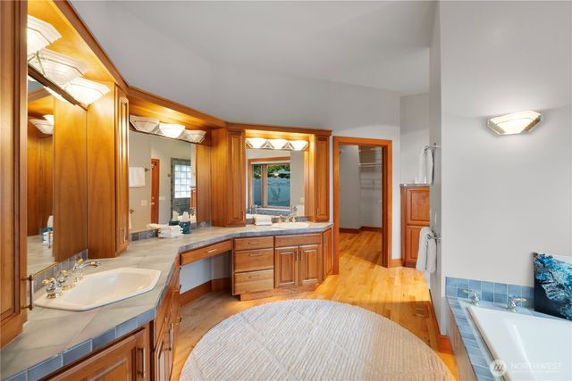 8204 East Side Drive NE, Tacoma, WA 98422