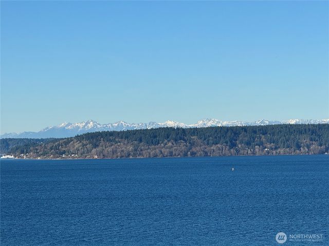 8204 East Side Drive NE, Tacoma, WA 98422