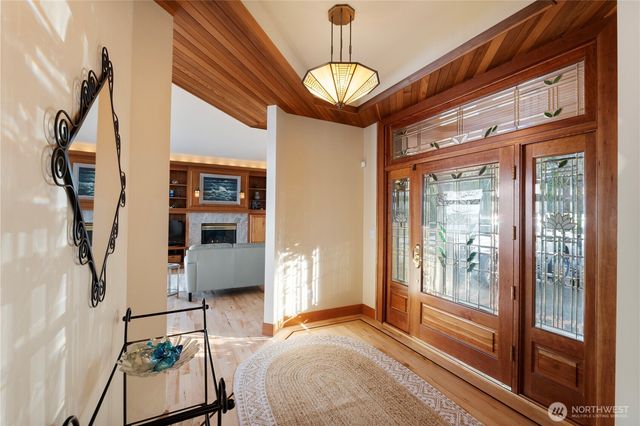 8204 East Side Drive NE, Tacoma, WA 98422