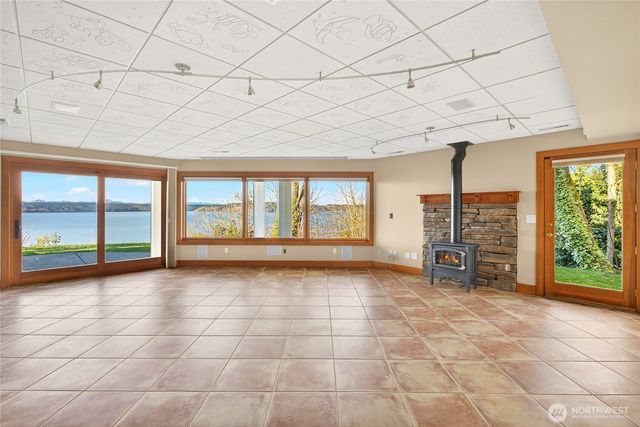 8204 East Side Drive NE, Tacoma, WA 98422