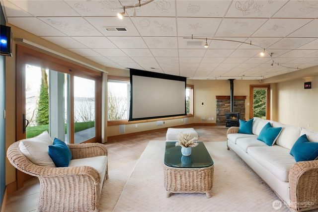 8204 East Side Drive NE, Tacoma, WA 98422