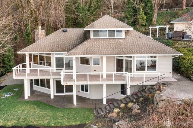 8204 East Side Drive NE, Tacoma, WA 98422