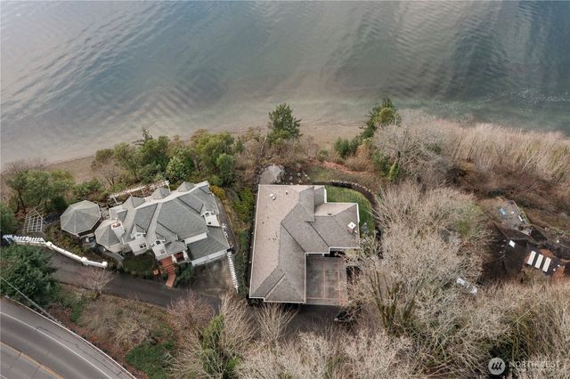 8204 East Side Drive NE, Tacoma, WA 98422