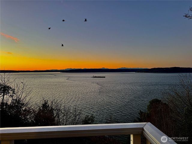 8204 East Side Drive NE, Tacoma, WA 98422