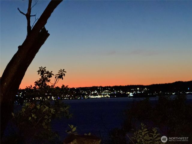 8204 East Side Drive NE, Tacoma, WA 98422