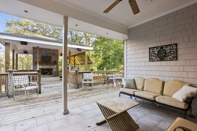 286 Gooseneck Road W, Rocky Point, NC 28457