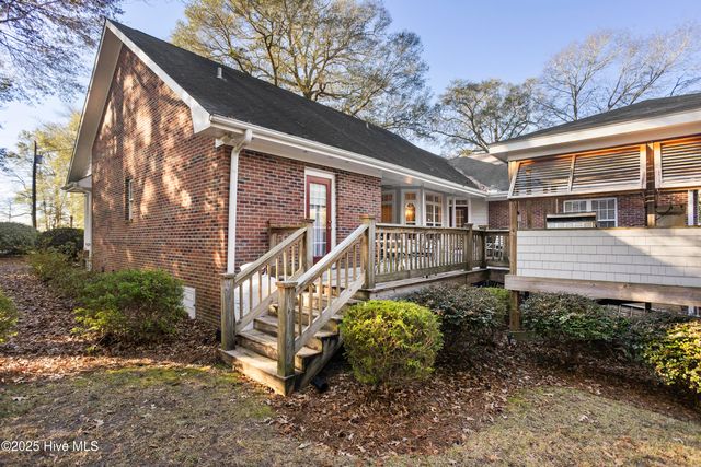 286 Gooseneck Road W, Rocky Point, NC 28457