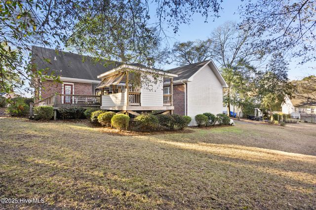 286 Gooseneck Road W, Rocky Point, NC 28457