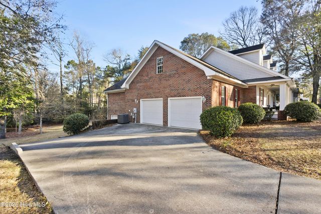 286 Gooseneck Road W, Rocky Point, NC 28457