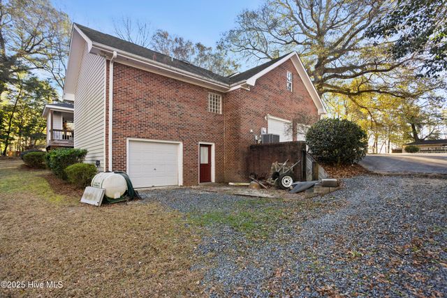 286 Gooseneck Road W, Rocky Point, NC 28457