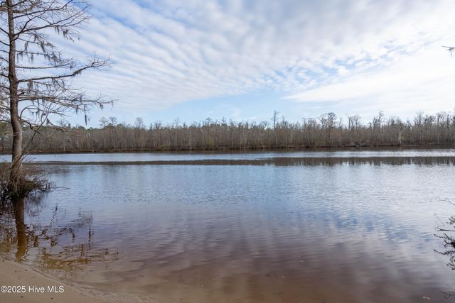 286 Gooseneck Road W, Rocky Point, NC 28457