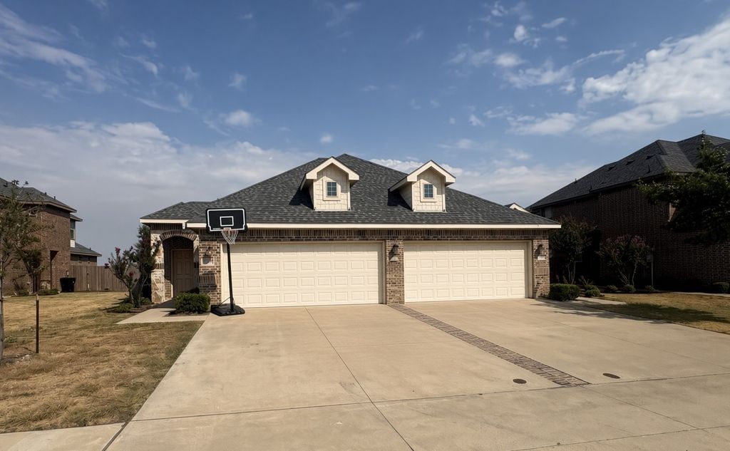 1029-1031 Skyview Court, Midlothian, TX 76065 — exterior