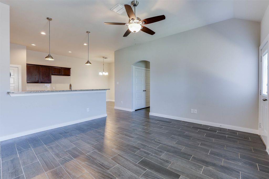 1029-1031 Skyview Court, Midlothian, TX 76065 — photo 2