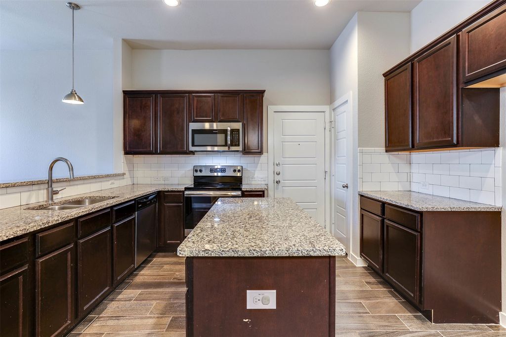 1029-1031 Skyview Court, Midlothian, TX 76065 — photo 5