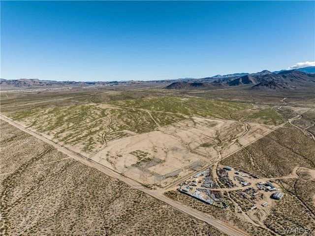 4994 S Apache Road, Golden Valley, AZ 86413