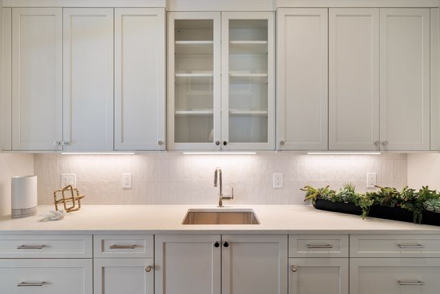 11 Wyndemere, Natick, MA 01760