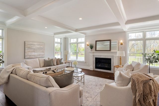 11 Wyndemere, Natick, MA 01760
