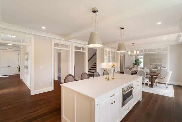 11 Wyndemere, Natick, MA 01760