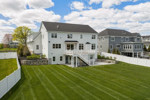 11 Wyndemere, Natick, MA 01760