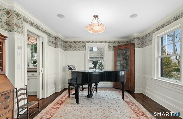 83 Sea Beach Drive, Stamford, CT 06902