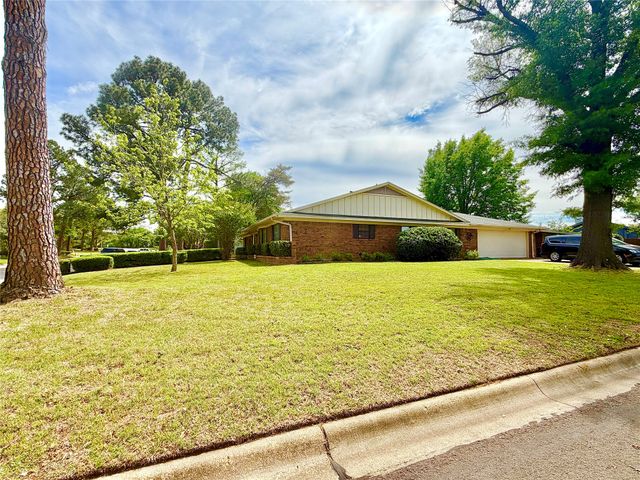 1800 Southridge Drive, Denton, TX 76205