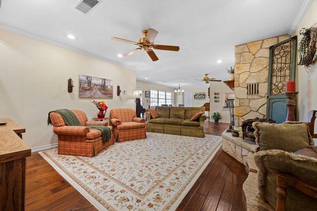 2010 N Beal Street, Belton, TX 76513