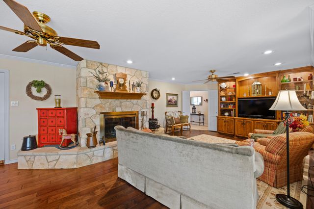 2010 N Beal Street, Belton, TX 76513