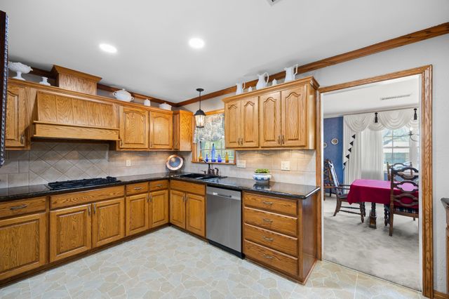 2010 N Beal Street, Belton, TX 76513